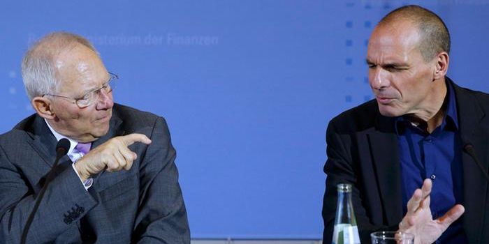 Yanis Varoufakis sul Guardian: Schauble mi disse: Yanis, tu devi capire che nessun paese è sovrano oggi. Specialmente uno piccolo e in bancarotta come il tuo”