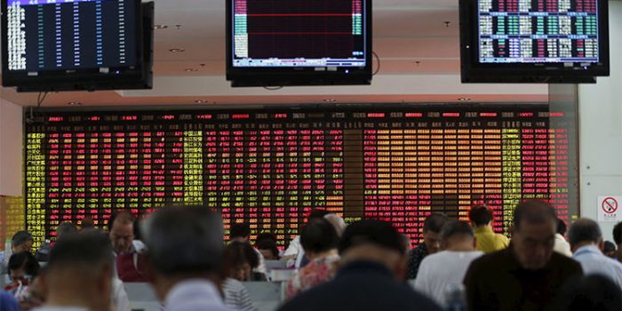 Crolla la borsa di Shangai, dopo l'annuncio che la Banca dei Brics concederà prestiti in yuan