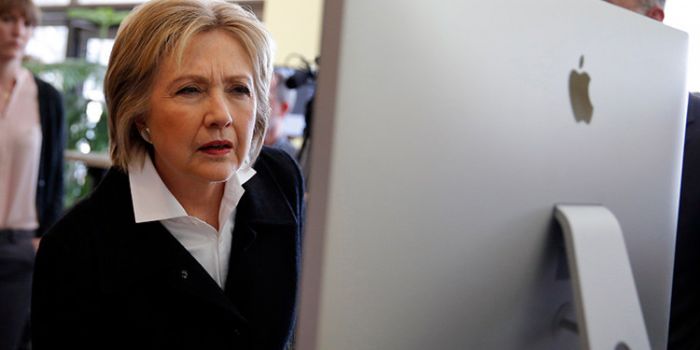 Assange: dalle e-mail trapelate è chiaro come Hillary abbia ordinato di armare i terroristi in Siria