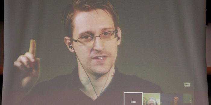 La madre di tutte le bombe. Snowden: Gli Usa hanno bombardato tunnel che avevano costruito loro stessi La madre di tutte le bombe. Snowden: Gli Usa hanno bombardato tunnel che avevano costruito loro stessi