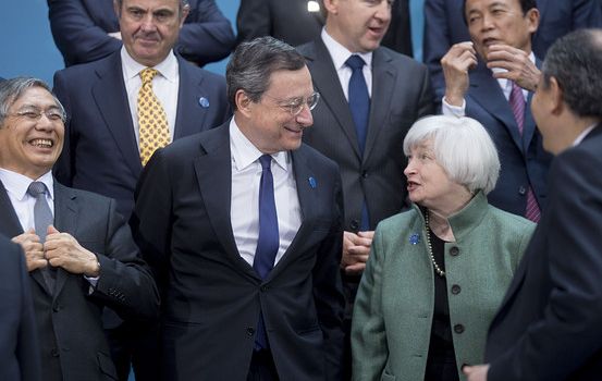 Le banche centrali diano i soldi direttamente alla gente. La proposta di due economisti americani