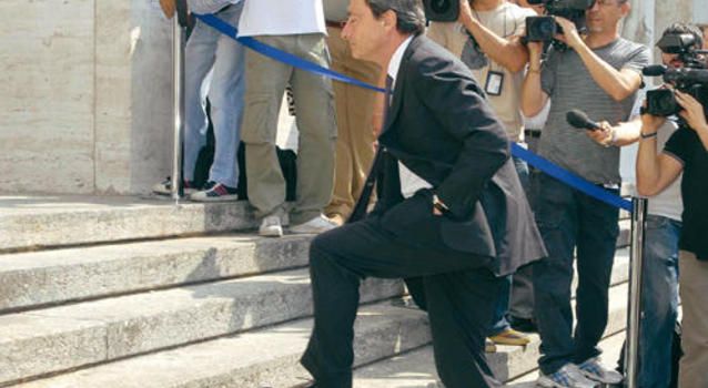 Lidia Undiemi: Draghi annuncerà questo giovedì il commissariamento italiano della Troika Lidia Undiemi: Draghi annuncerà questo giovedì il commissariamento italiano della Troika