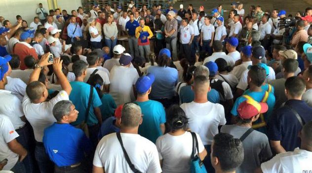 Venezuela: fabbrica chiusa da multinazionale viene assegnata ai lavoratori dal governo bolivariano