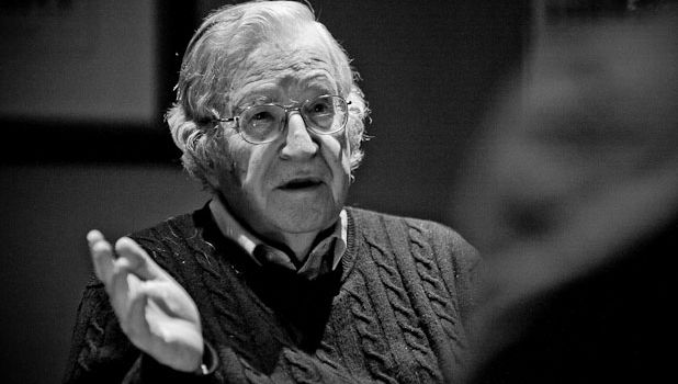 Non ha più importanza chi detiene il potere politico, tanto non sono più loro a decidere. Noam Chomsky