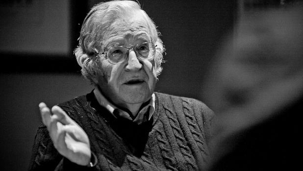 Non ha più importanza chi detiene il potere politico, tanto non sono più loro a decidere. Noam Chomsky Non ha più importanza chi detiene il potere politico, tanto non sono più loro a decidere. Noam Chomsky