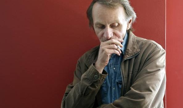 Houellebecq: Quali leader politici ci hanno invischiato in operazioni assurde in Iraq e Libia?