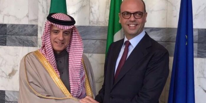 Italia Saudita. Sempre in ginocchio davanti ai petrodollari