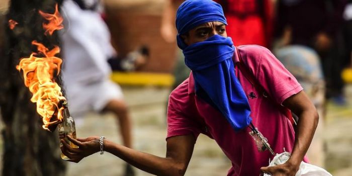 Ma quale resistenza. Sono teppisti. Il giornale occidentale che rompe l'omertà sul Venezeula Ma quale resistenza. Sono teppisti. Il giornale occidentale che rompe l'omertà sul Venezeula