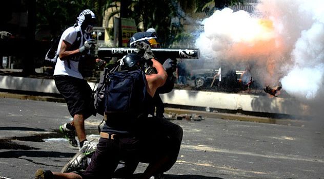 Risultati immagini per violenza venezuela