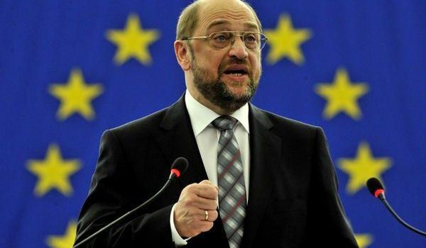 Le istituzioni europee hanno il diritto di influenzare il voto in Grecia. Martin Schulz