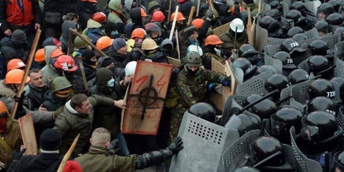 L'occidente sta sostenendo un golpe neonazista in Ucraina