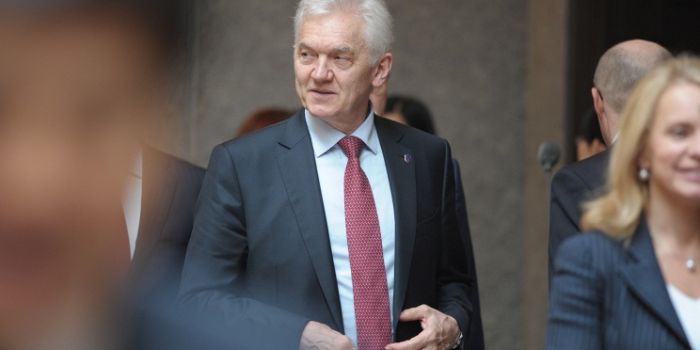 Gli oligarchi russi iniziano a strappare le loro Visa per le carte di credito cinesi