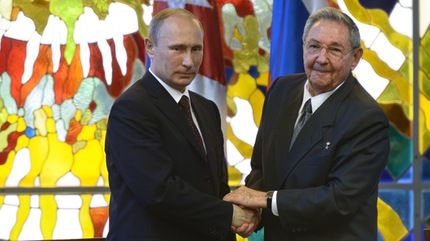 «Aiuteremo i nostri amici cubani a superare l’illegale embargo». Putin a Raul Castro