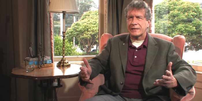 I sicari dell'economia mondiale ai tempi della NSA. L'intervista esclusiva a John Perkins