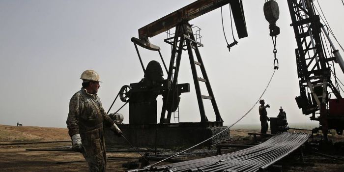 La Russia non ha intenzione di cooperare con gli USA sul petrolio in Siria perché appartiene al popolo siriano