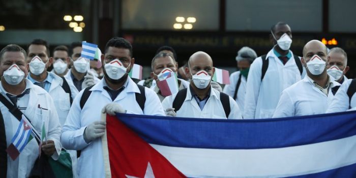 Nobel ai medici cubani impegnati contro il Covid. Appello dell'attore statunitense Danny Glover Nobel ai medici cubani impegnati contro il Covid. Appello dell'attore statunitense Danny Glover