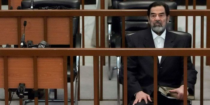Che muoiano gli Stati Uniti. Rivelate le ultime parole di Saddam prima della morte