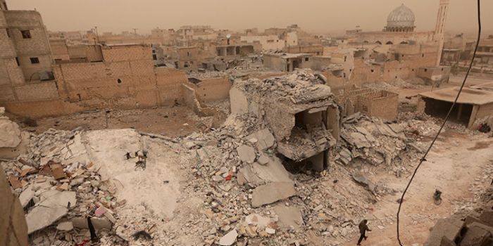 FOTO. Mosca mostra i resti di un missile Hellfire presso Al Jinah. Gli Usa spieghino il bombardamento sulla popolazione siriana