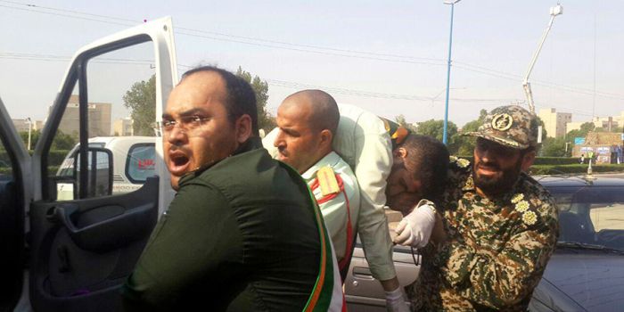 FOTO-VIDEO. Attentato in Iran, 24 morti e decine di feriti. I media occidentali si rifiutano di definirlo terroristico FOTO-VIDEO. Attentato in Iran, 24 morti e decine di feriti. I media occidentali si rifiutano di definirlo terroristico