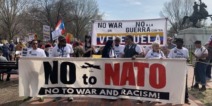 FOTO-VIDEO. Washington: Centinaia di manifestanti contro la NATO e le interferenze USA in Venezuela