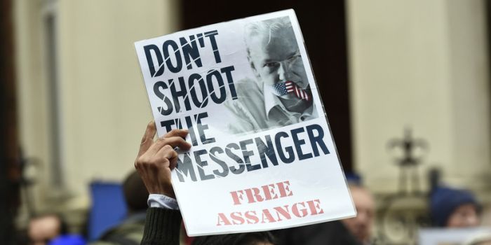 Conto su di voi per salvarmi la vita: Assange, dal carcere, chiede una mobilitazione a coloro che condividono la sua battaglia 