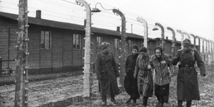 75 anni dopo, i sopravvissuti al campo di sterminio ricordano la liberazione dell'Armata Rossa di Auschwitz 75 anni dopo, i sopravvissuti al campo di sterminio ricordano la liberazione dell'Armata Rossa di Auschwitz