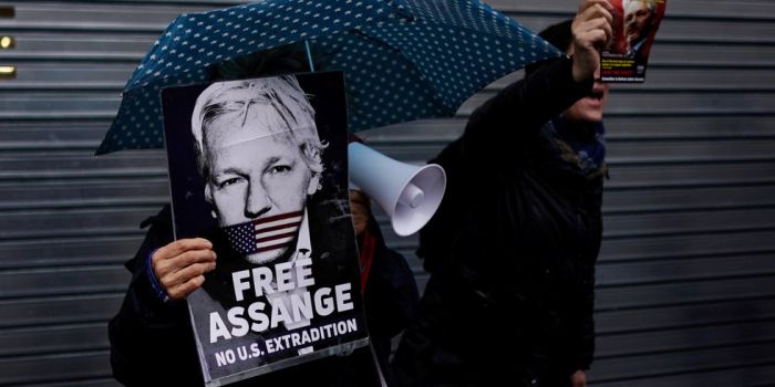 Inizia l'udienza di estradizione negli USA di Assange: di cosa si tratta e come siamo arrivati qui? Inizia l'udienza di estradizione negli USA di Assange: di cosa si tratta e come siamo arrivati qui?
