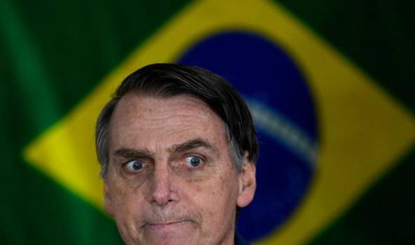 Fake news, milioni di sms e il ruolo delle chiese evangeliche dietro il 46% di Bolsonaro in Brasile Fake news, milioni di sms e il ruolo delle chiese evangeliche dietro il 46% di Bolsonaro in Brasile
