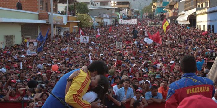 I 3 fattori che spiegano la storica resistenza del governo e del popolo venezuelano