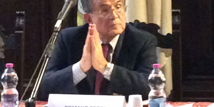Studentessa a Romano Prodi: Lei ha svenduto il nostro futuro e in cambio di cosa?