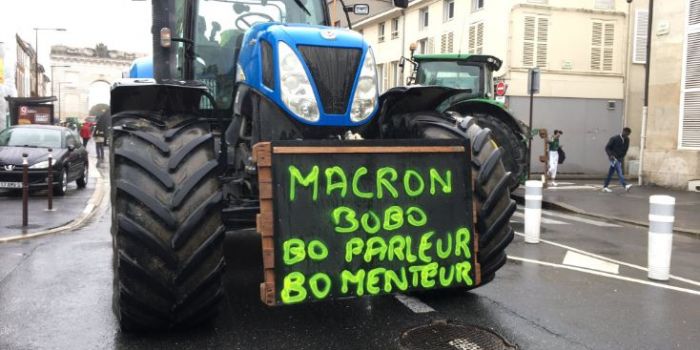(Video) Contro gli accordi Ceta e Mercosur, gli agricoltori francesi moltiplicano i loro blocchi stradali in tutto il paese