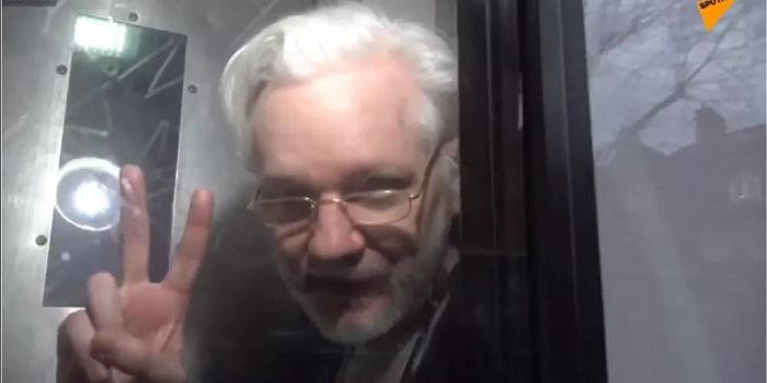Caso Assange. La Regina Elisabetta II non interverrà perché è un caso politico Caso Assange. La Regina Elisabetta II non interverrà perché è un caso politico