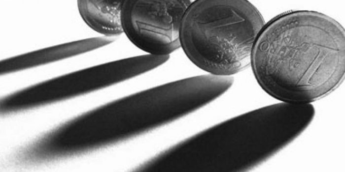 Thomas Fazi - Fuori dall'euro l’Italia non sarebbe al collasso ma un paese normale