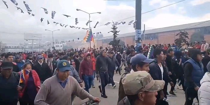 Ahora sí, guerra civil: il popolo boliviano da El Alto a La Paz scende in campo a difesa di Evo Morales