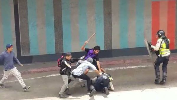 Venezuela, perché non vi indignate per queste foto brutali? Venezuela, perché non vi indignate per queste foto brutali?