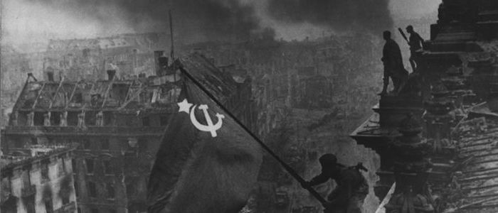 Risultati immagini per Risoluzione UE che equipara nazismo e comunismo immagini