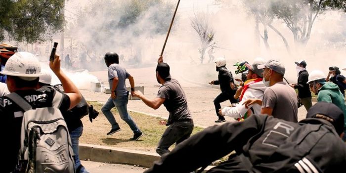 In Bolivia il governo golpista minaccia e reprime i giornalisti indipendenti In Bolivia il governo golpista minaccia e reprime i giornalisti indipendenti