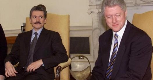 https://www.lantidiplomatico.it/resizer/resiz/public/dalema-clinton-italia-usa-1999.jpg/526x275c50.jpg