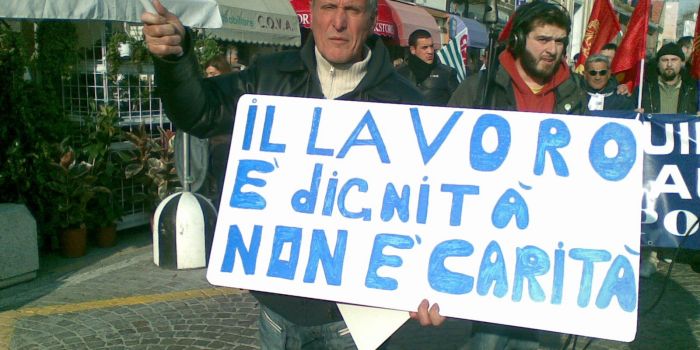 Lo stato d'emergenza dei lavoratori e la dittatura democratica