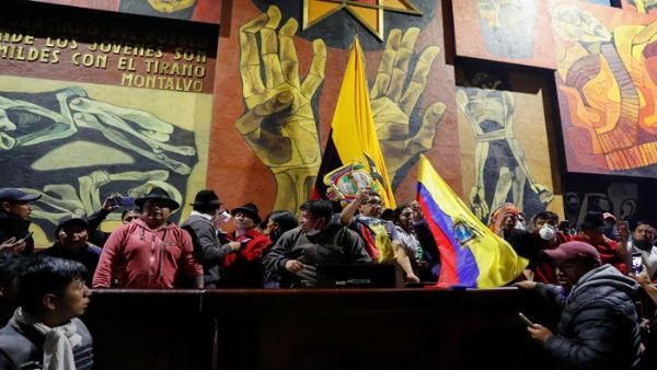 I movimenti sociali occupano l'Assemblea dell'Ecuador e installano il 'Parlamento dei Popoli'
