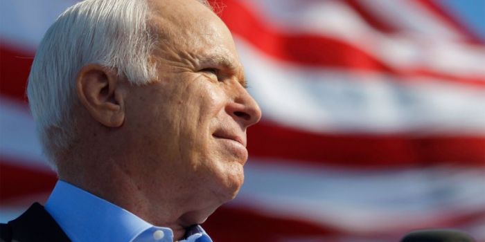 John McCain: i deputati Gentiloni e Marattin e lâorgano di informazione del PD commossi per la morte di uno dei maggiori artefici delle guerre imperialistiche degli ultimi decenni