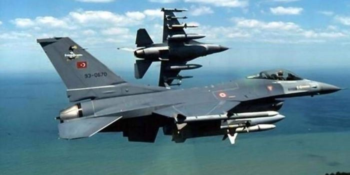 Caccia F-16 della Turchia violano lo spazio aereo della Grecia sorvolando Atene e l'isola di Kastellorizo