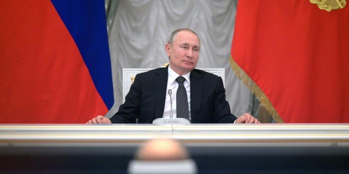 Scende in campo Putin: la Russia invia in Italia materiale medico e specialisti contro il coronavirus